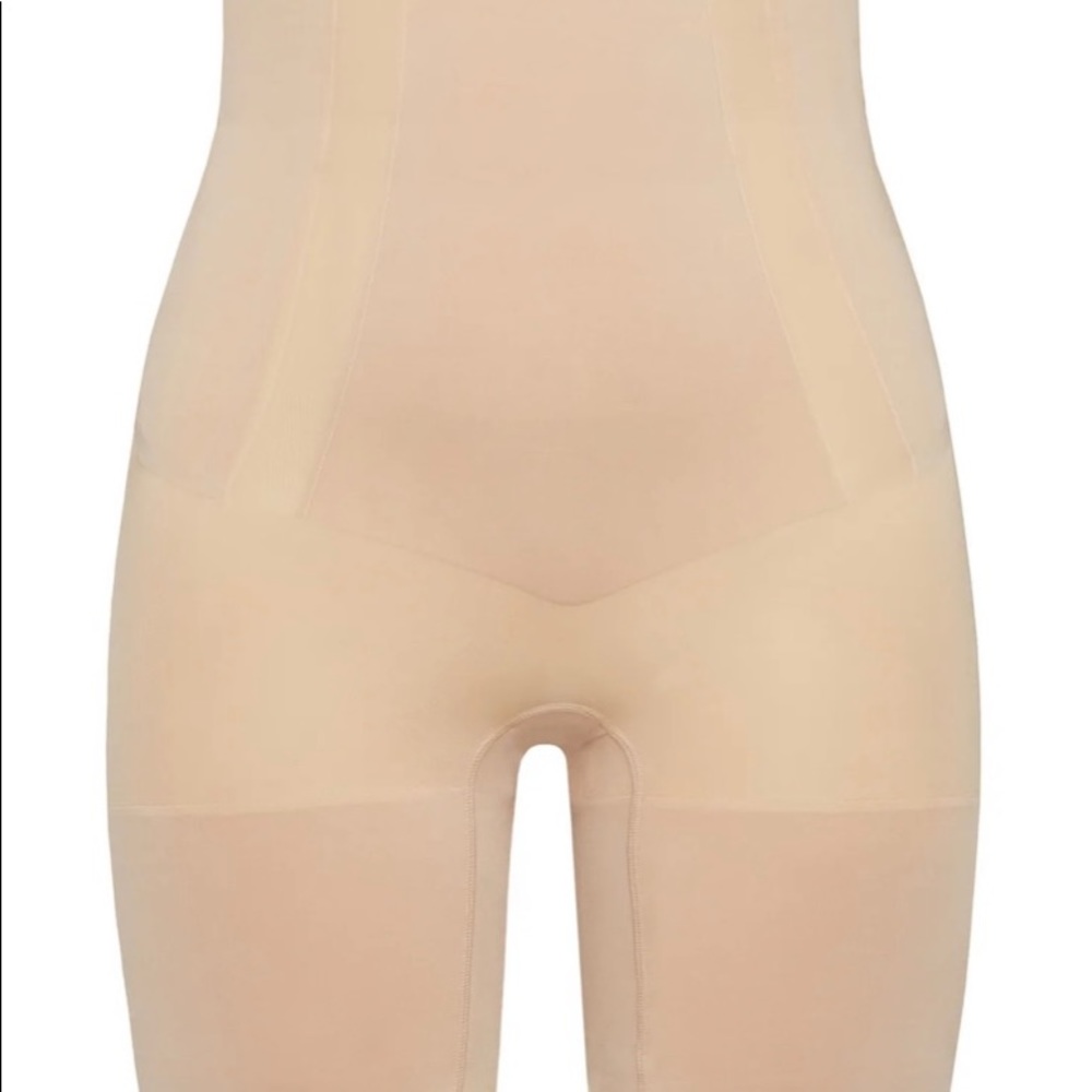 Spanx OnCore High-Waisted Mid-Thigh Short, M/M.  Like new, only worn once